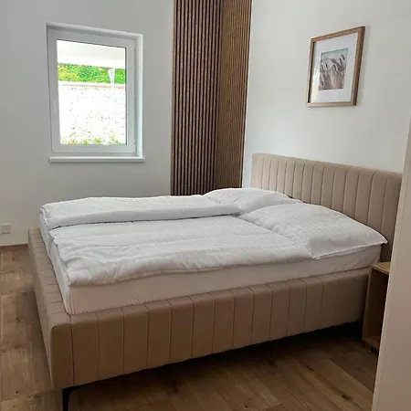 Laura Apartmán *
