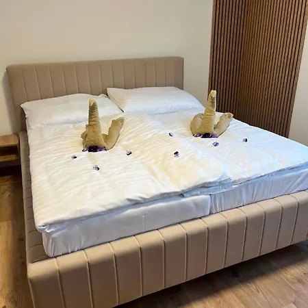 Laura Apartmán *